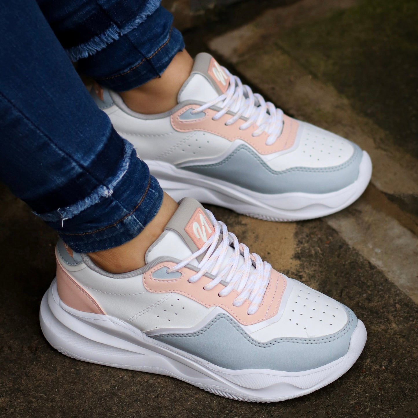 Lisboa | White, Light Blue, Pink